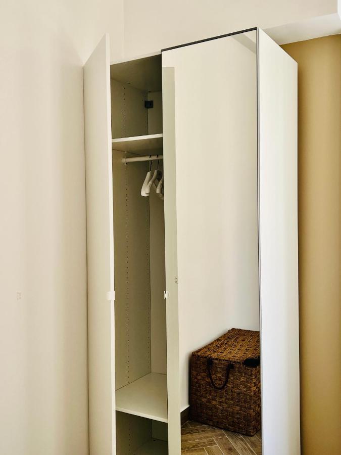 Serghouse Napoli Bagian luar foto