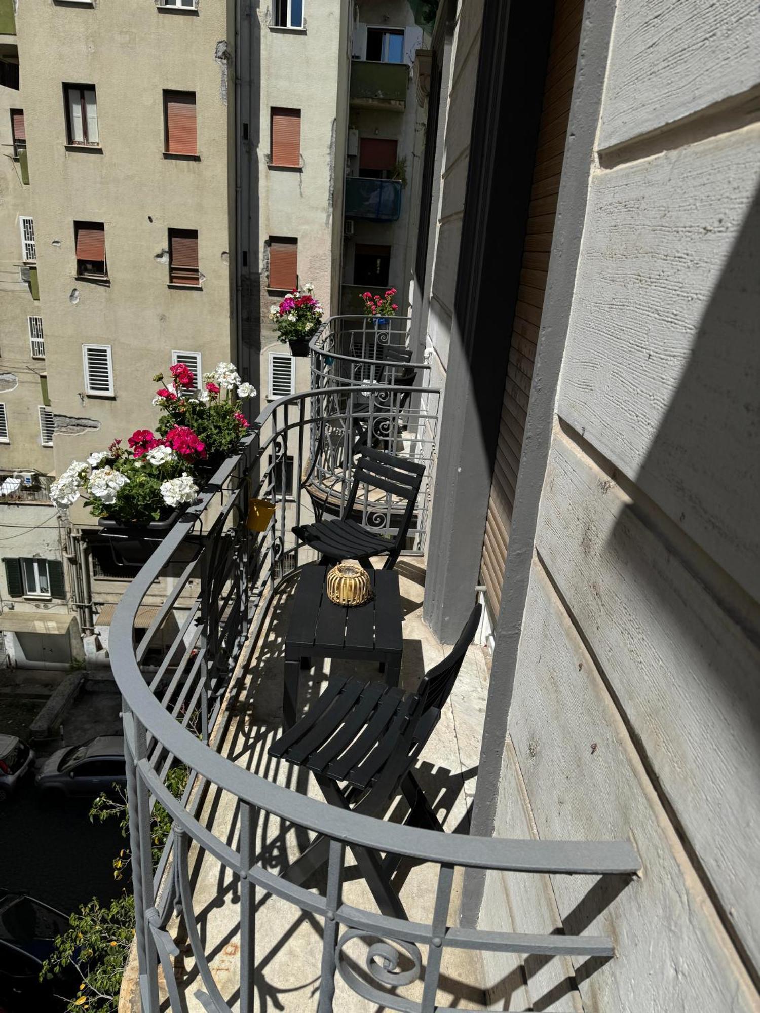 Serghouse Napoli Bagian luar foto